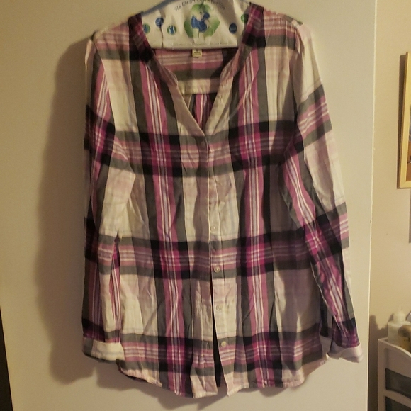 Croft & Barrow Pink and White Button Down Shirt Long Sleeves - Picture 1 of 5